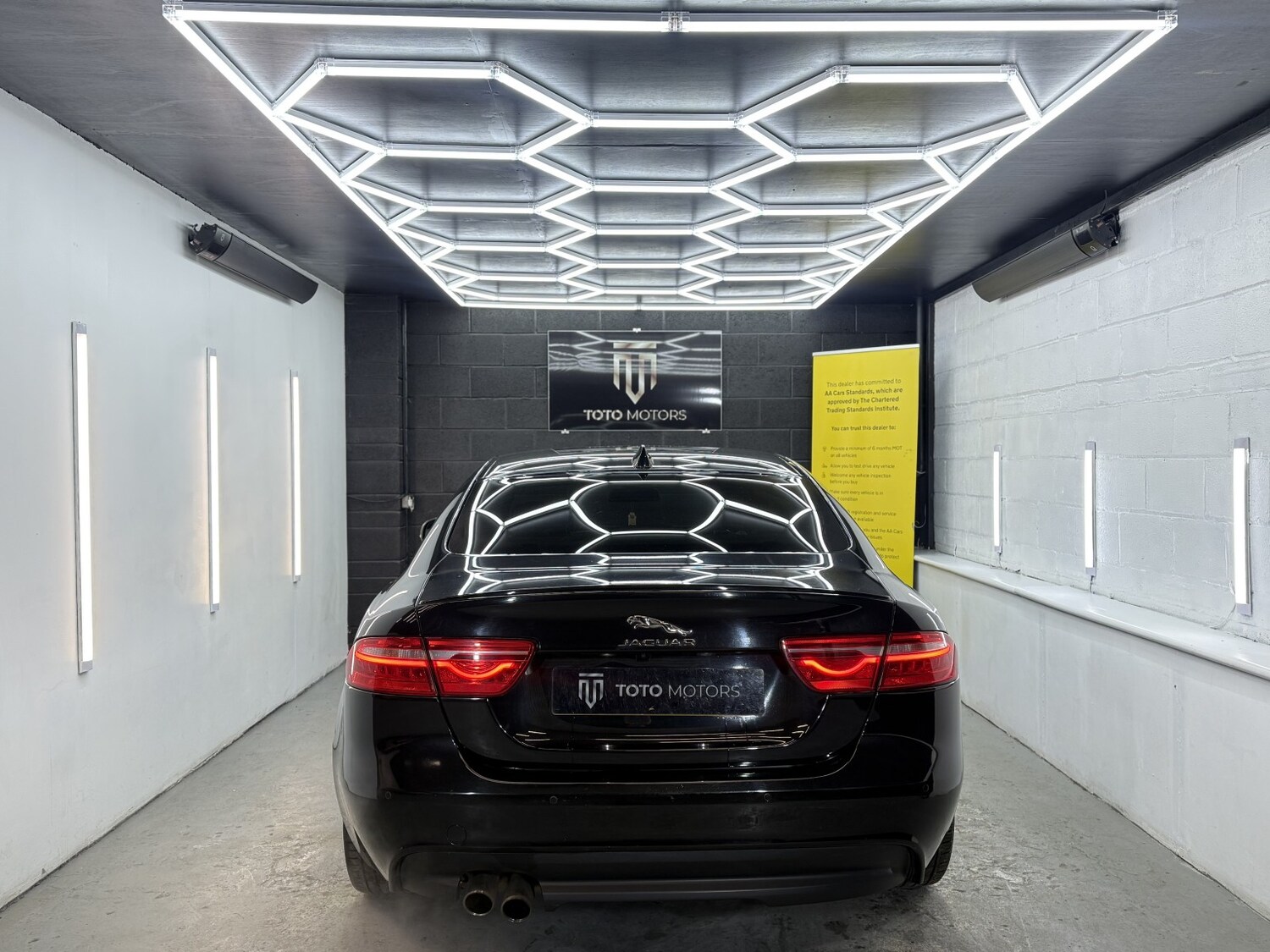 Used Jaguar XE 2017 for sale - 77562545: Photo 8