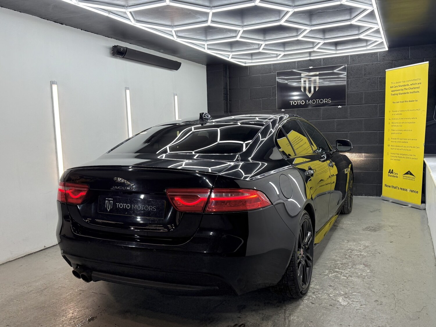 Used Jaguar XE 2017 for sale - 77562545: Photo 9