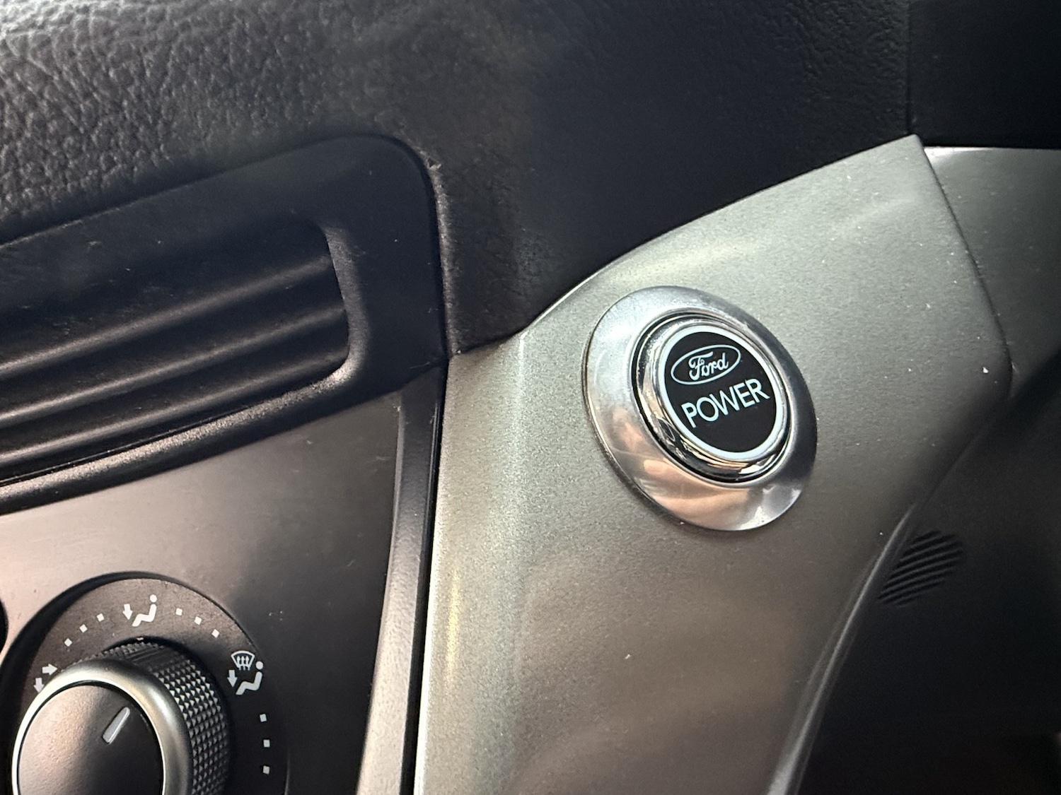 Used Ford Kuga 2014 for sale - 76643443: Photo 31