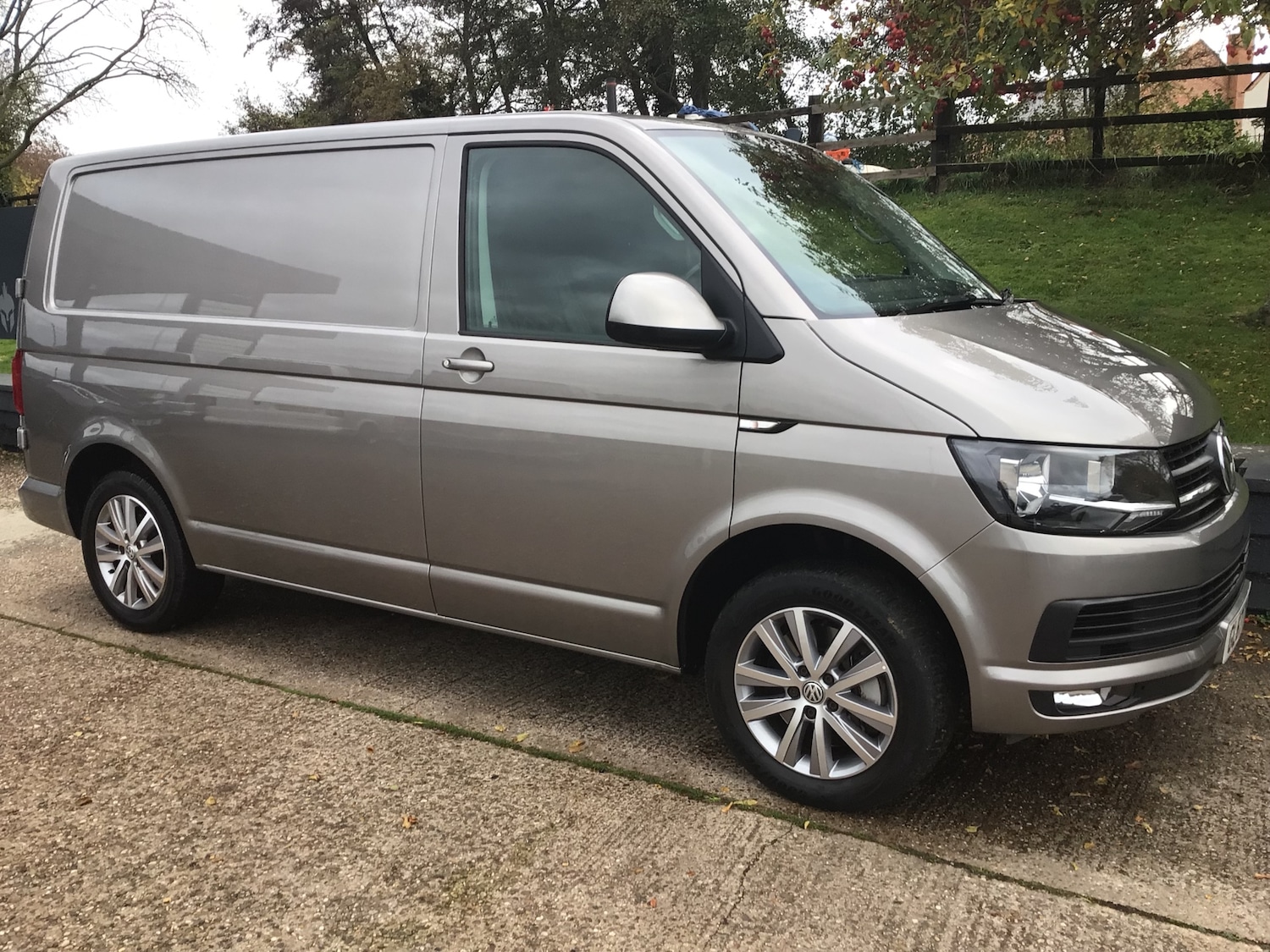 Used Volkswagen Transporter 2017 for sale - 76450404: Photo 2