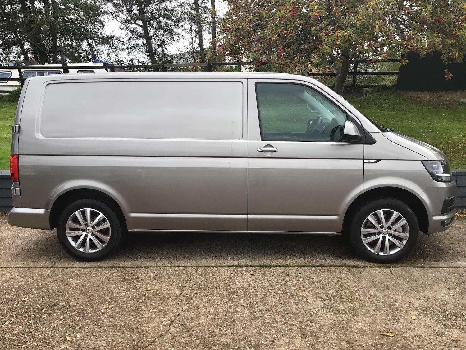 Used Volkswagen Transporter 2017 for sale - 76450404: Photo 3