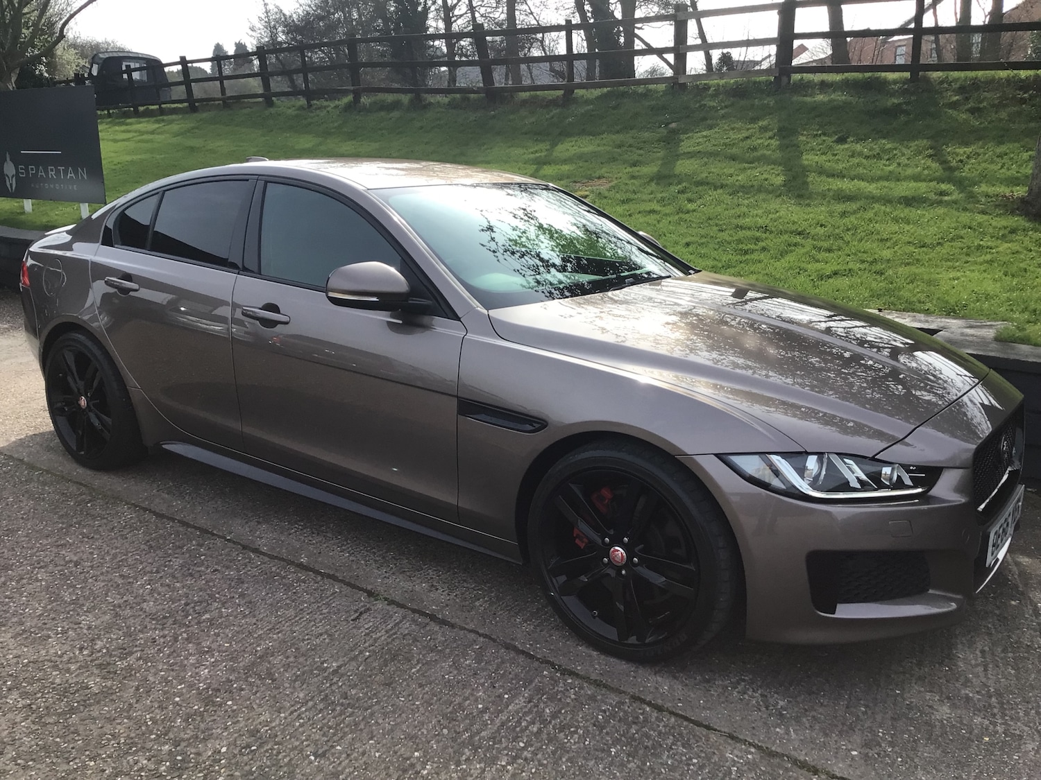 Used Jaguar XE 2017 for sale - 77965307: Photo 2