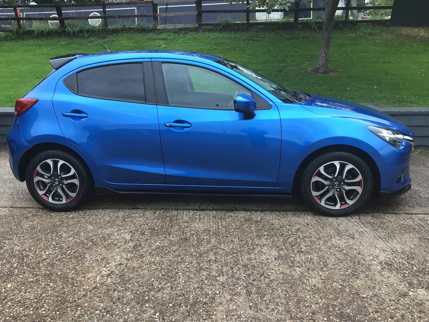 Used Mazda Mazda2 2015 for sale - 76253621: Photo 3