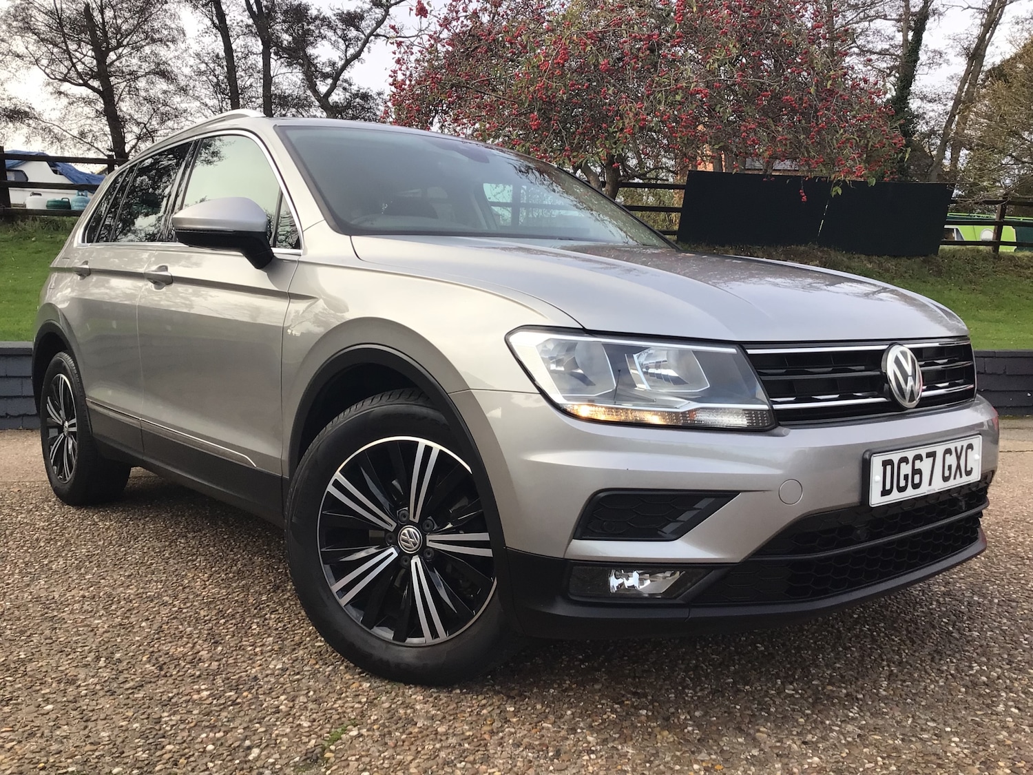 Used Volkswagen Tiguan 2017 for sale - 76637507: Photo 1
