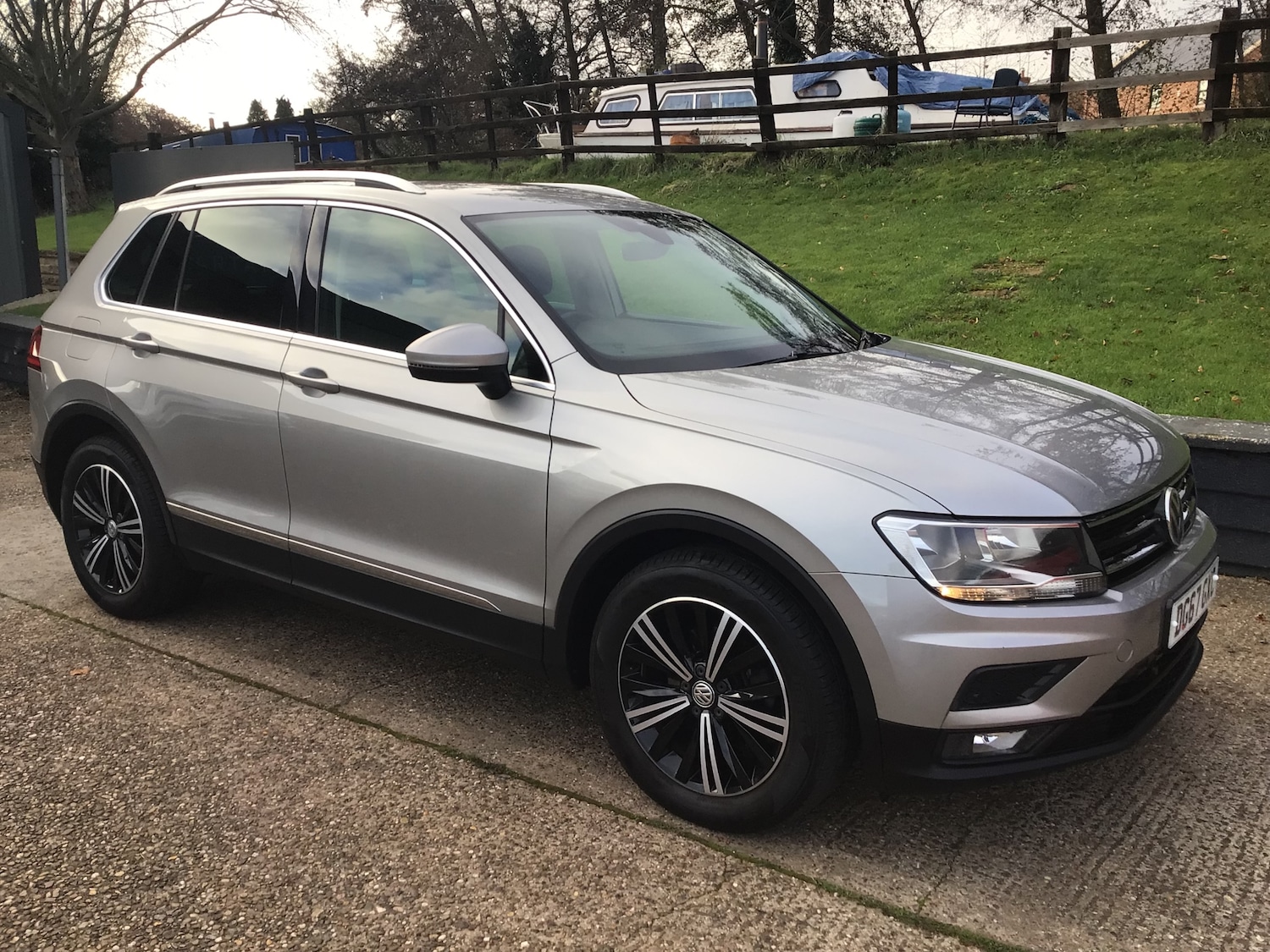 Used Volkswagen Tiguan 2017 for sale - 76637507: Photo 2