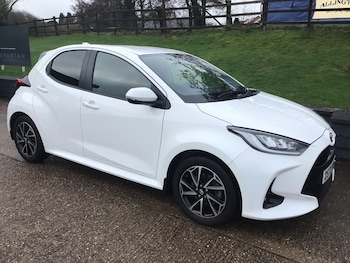 Used Toyota Yaris 2023 for sale - 77687404: Photo