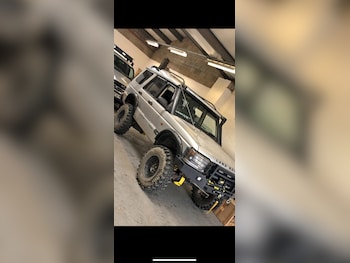 Land Rover Discovery feature image 1