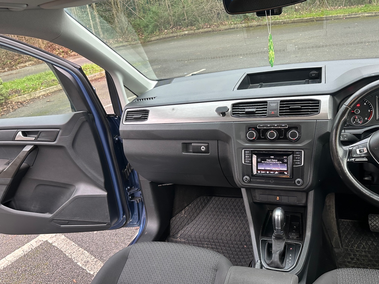 Used Volkswagen Caddy Maxi Life 2018 for sale - 77136926: Photo 21