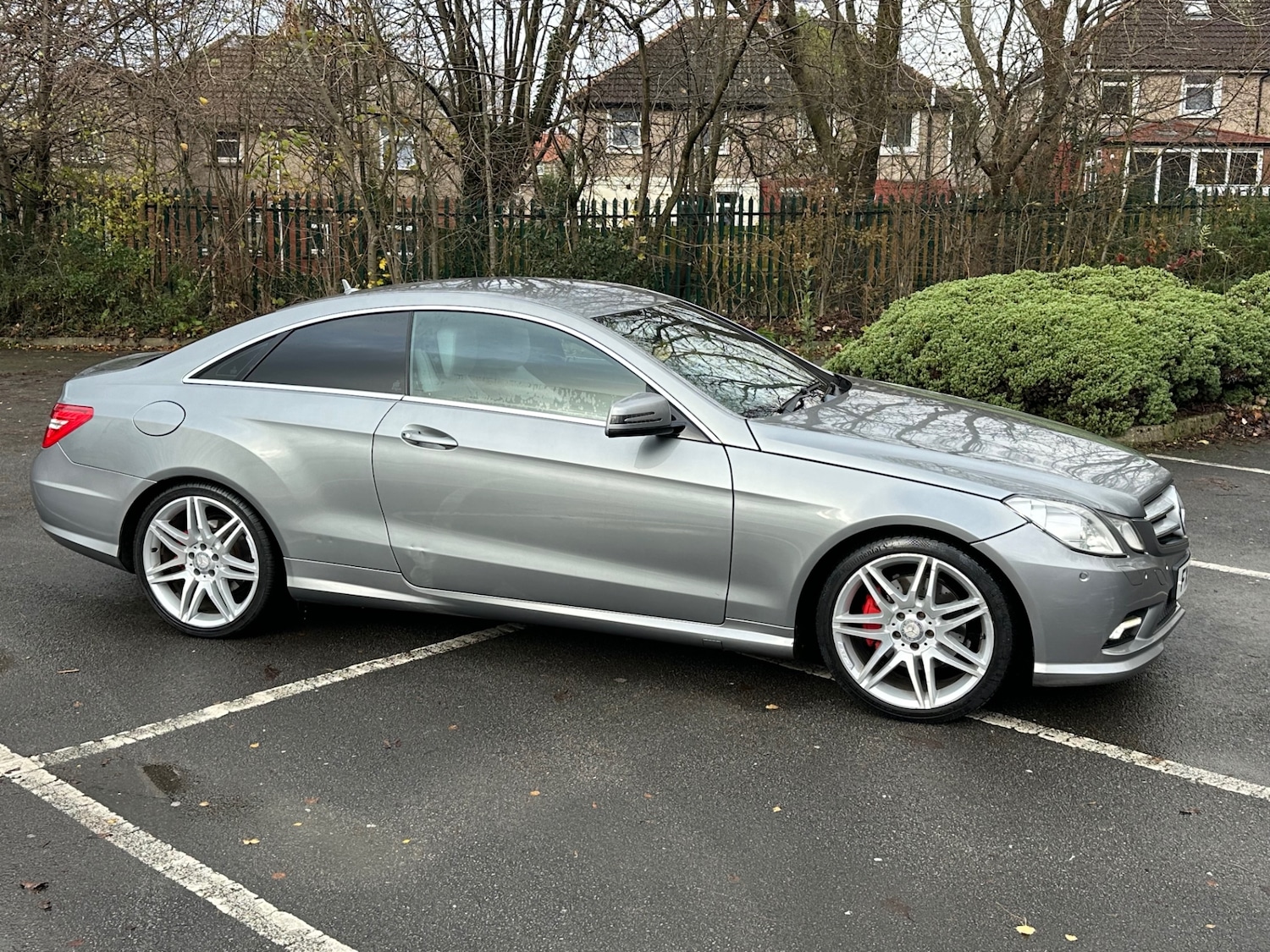 Used Mercedes-Benz E Class 2010 for sale - 76757359: Photo 2