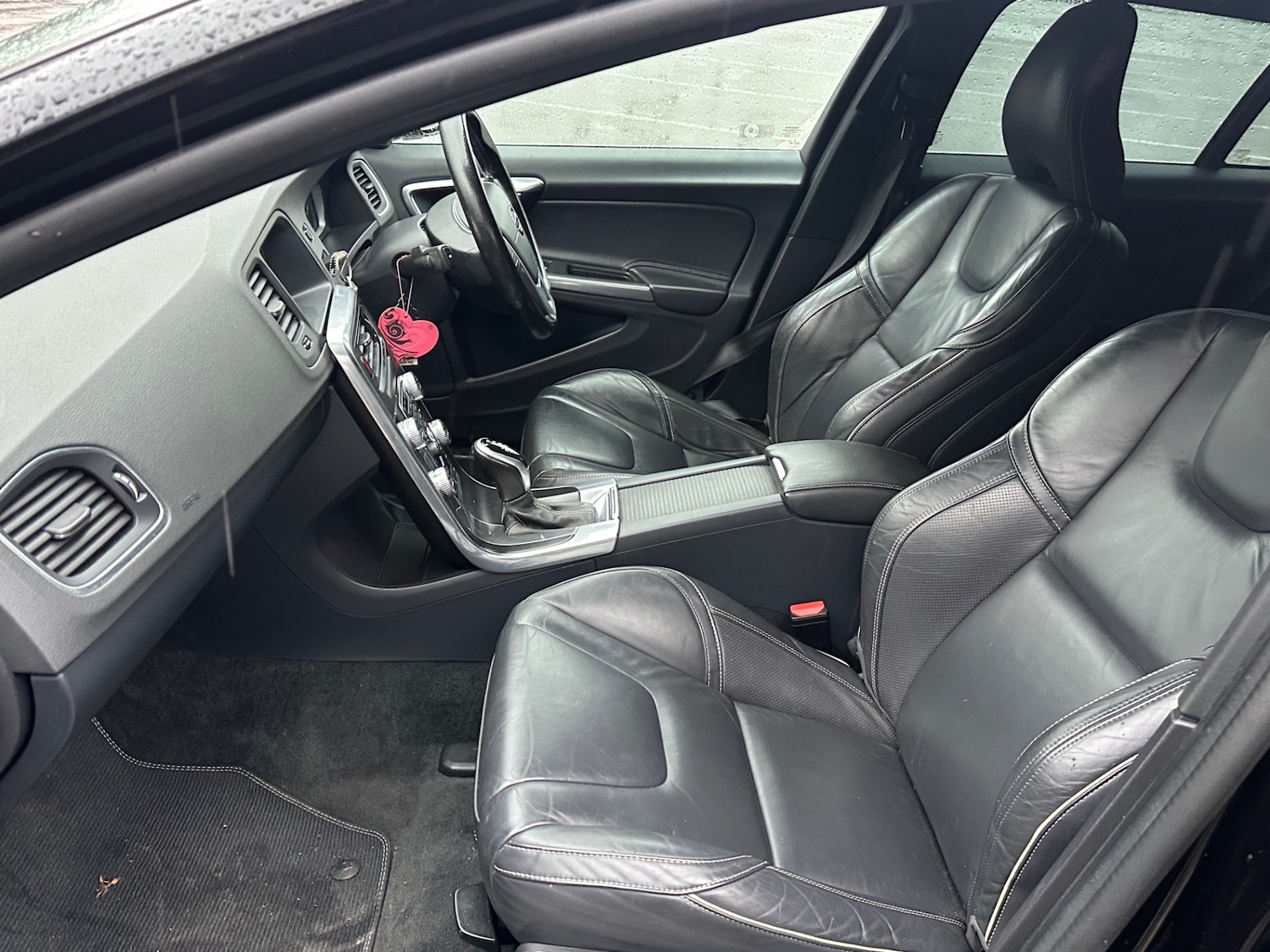 Used Volvo V60 2016 for sale - 76946812: Photo 15