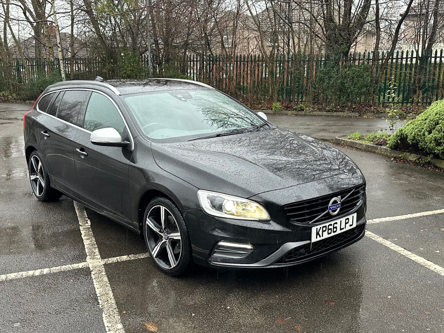 Used Volvo V60 2016 for sale - 76946812: Photo 2