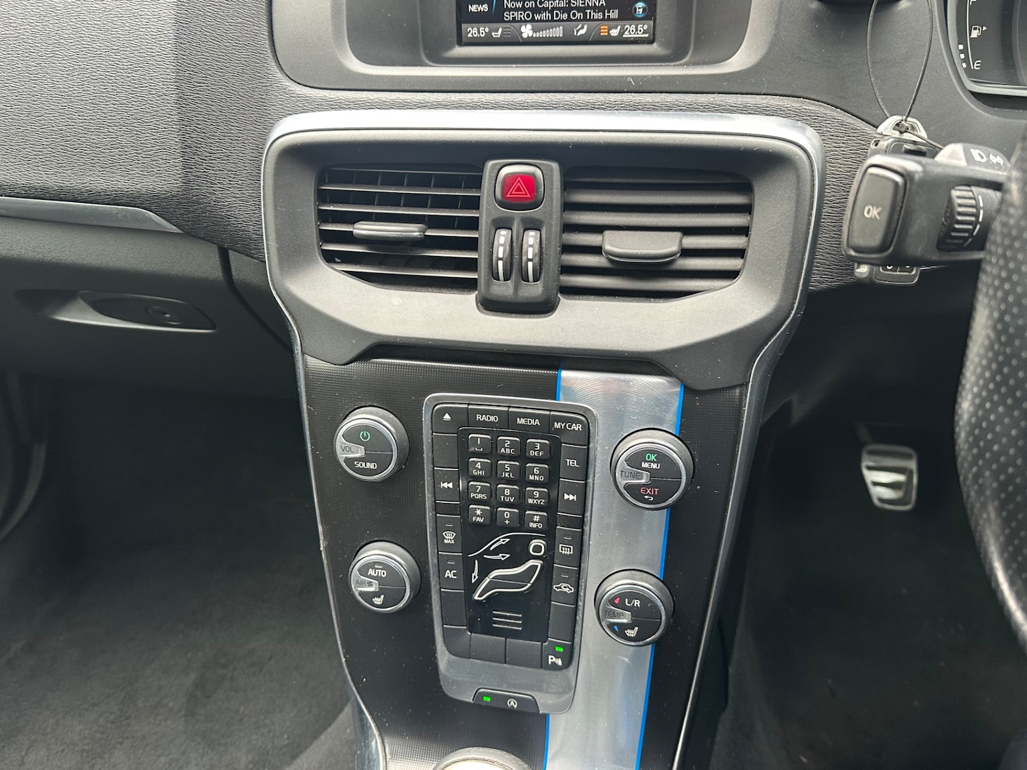 Used Volvo V40 2013 for sale - 77653418: Photo 15