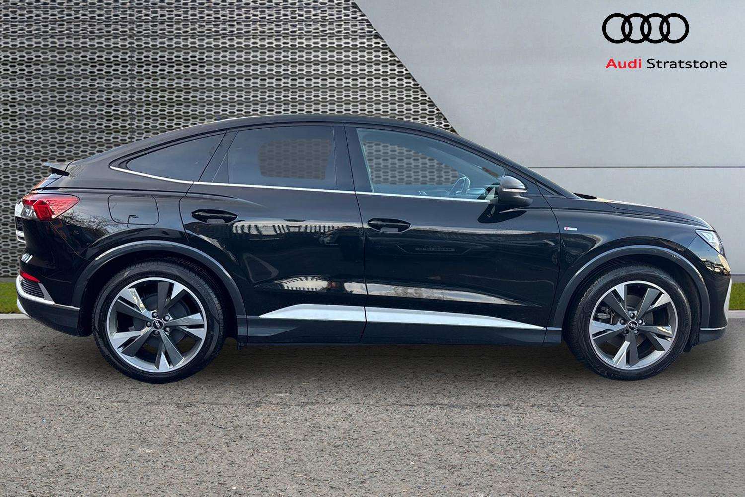 Used Audi Q4 e-tron 2023 for sale - 77076612: Photo 4
