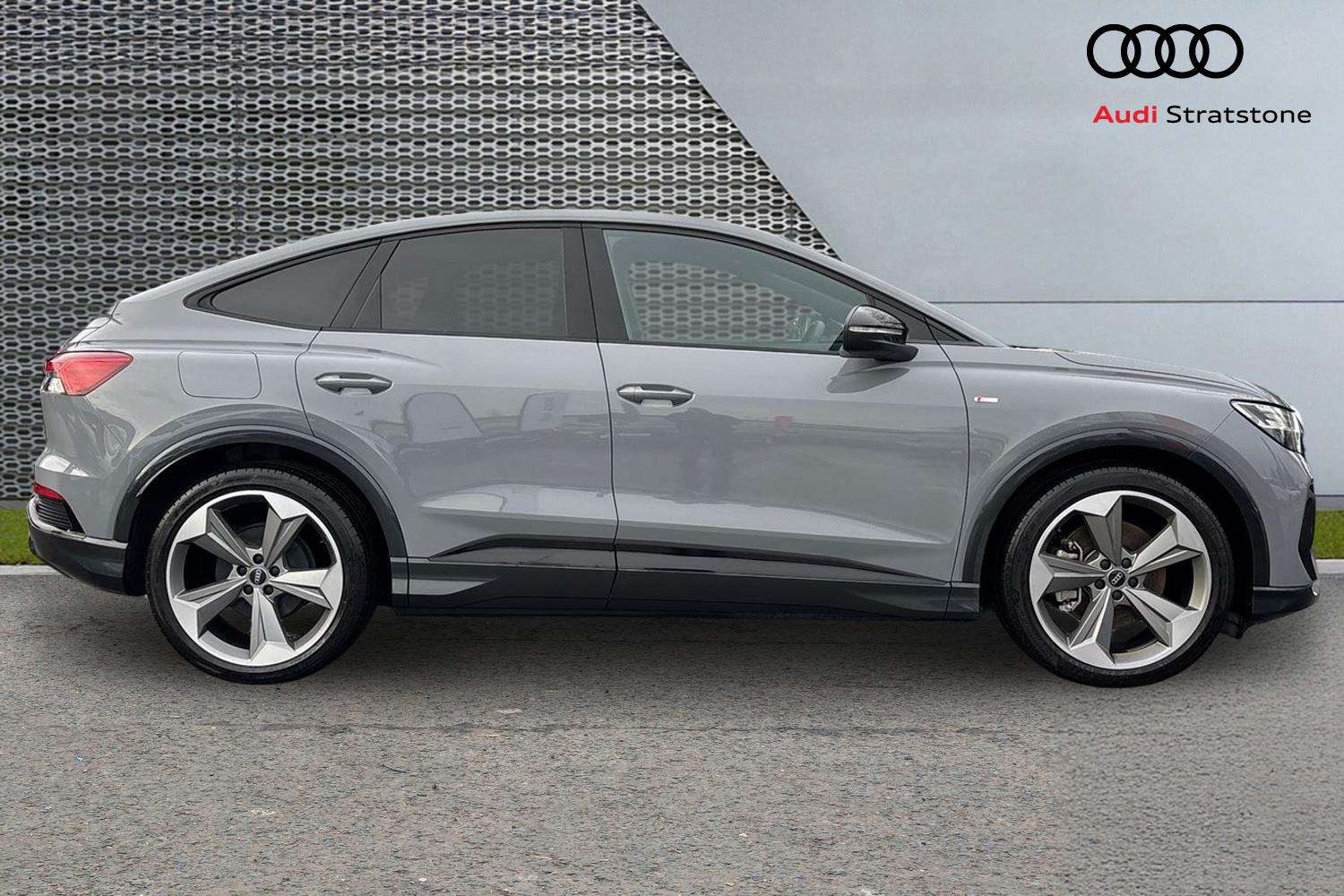 Used Audi Q4 e-tron 2025 for sale - 77147384: Photo 4