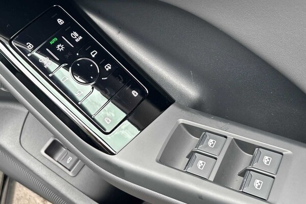Used Audi Q6 e-tron 2025 for sale - 75105070: Photo 22