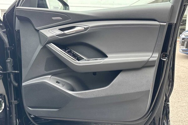 Used Audi Q6 e-tron 2025 for sale - 75105070: Photo 34