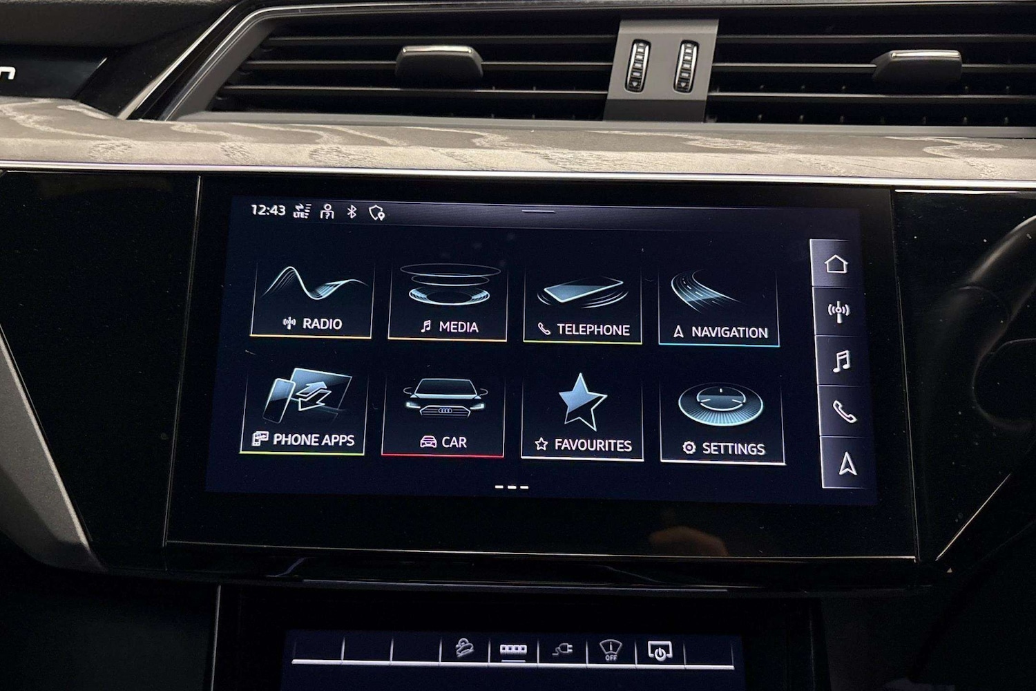 Used Audi e-tron 2021 for sale - 77257512: Photo 8