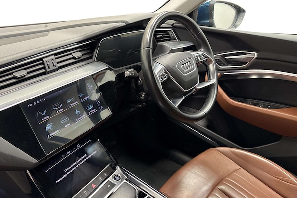 Used Audi e-tron 2021 for sale - 76075399: Photo 2