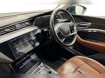 Used Audi e-tron 2021 for sale - 76075399: Photo 2