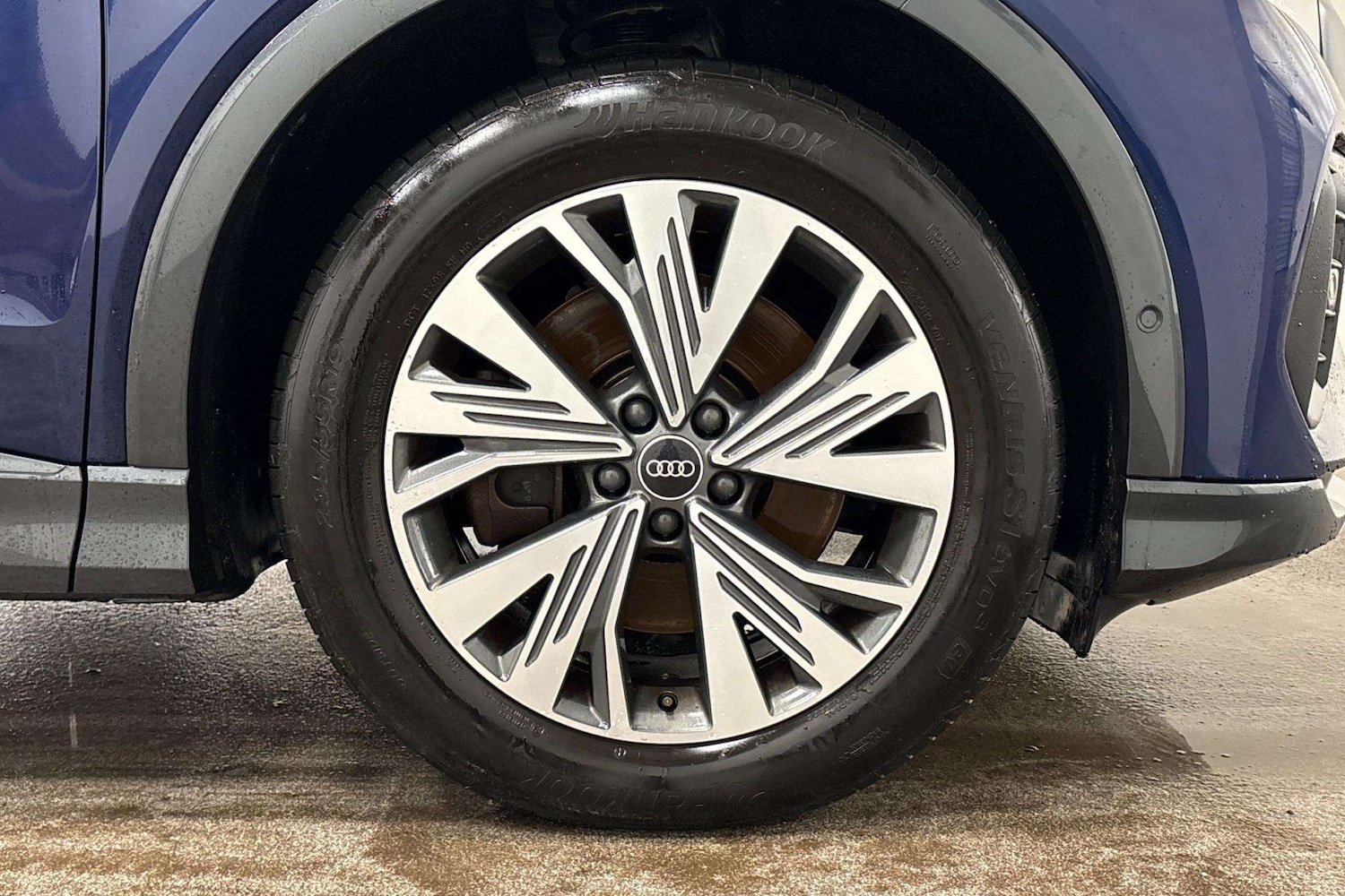 Used Audi Q4 e-tron 2023 for sale - 77942940: Photo 5