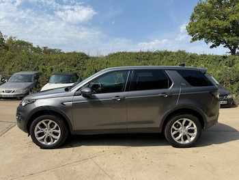 Used Land Rover Discovery Sport 2017 for sale - 75561819: Photo