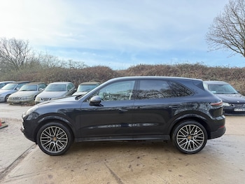 Used Porsche Cayenne 2018 for sale - 77352153: Photo