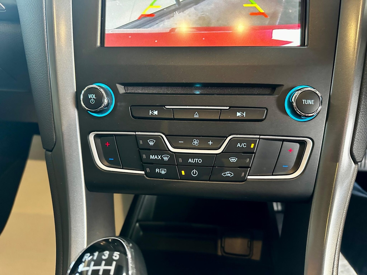 Used Ford Mondeo 2015 for sale - 77029202: Photo 35