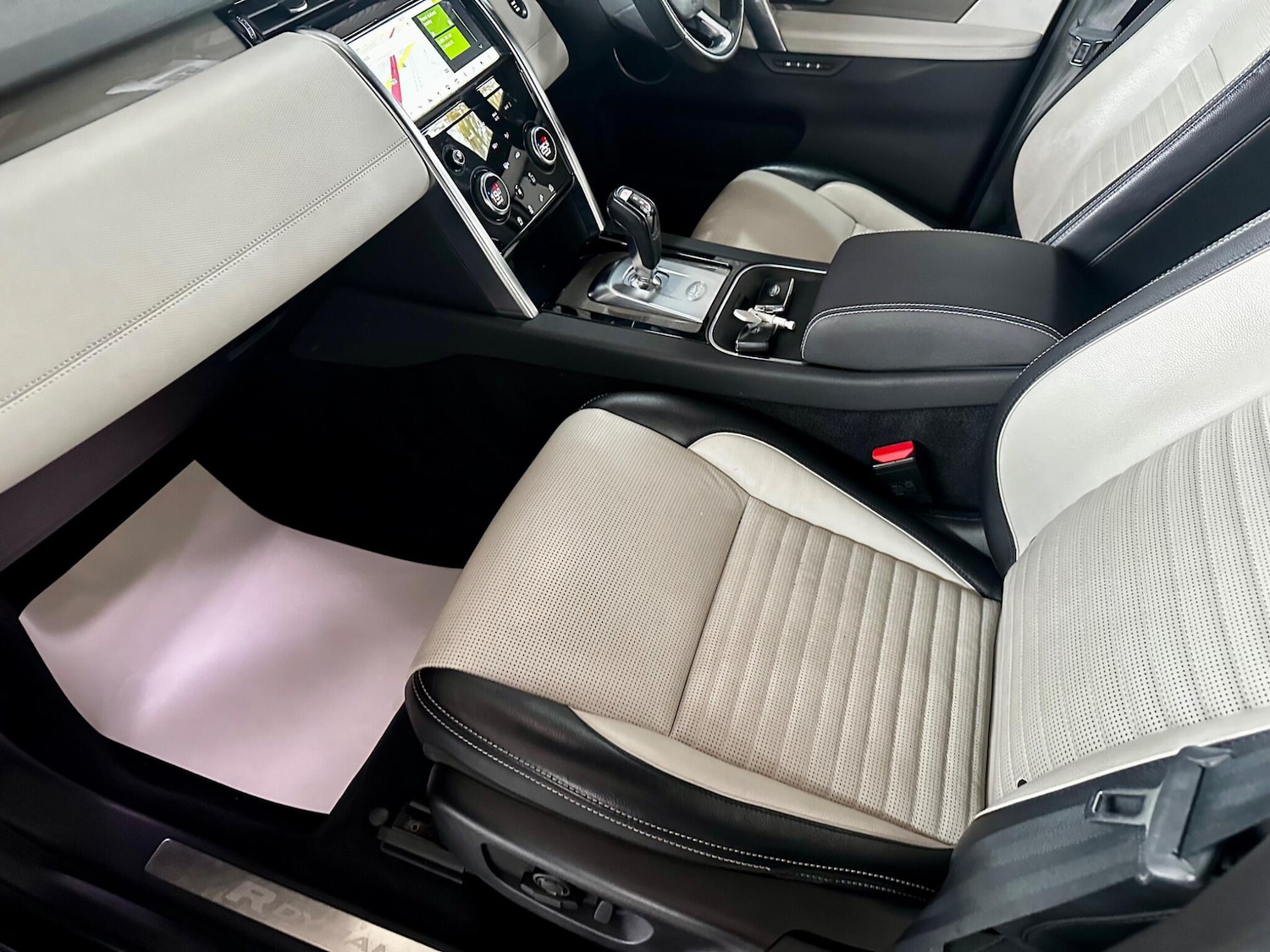 Used Land Rover Discovery Sport 2019 for sale - 76360416: Photo 24