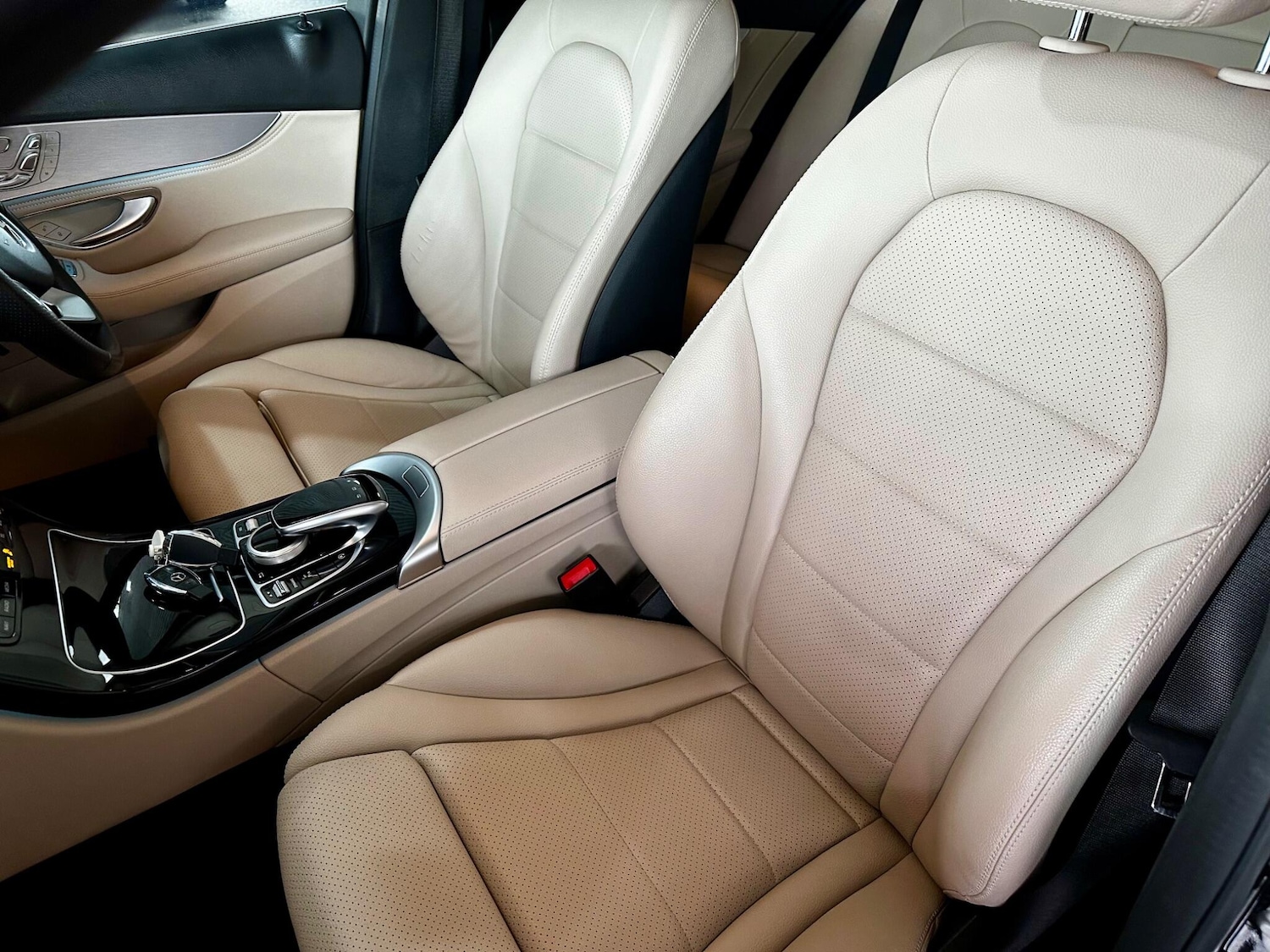 Used Mercedes-Benz C Class 2015 for sale - 76988958: Photo 41