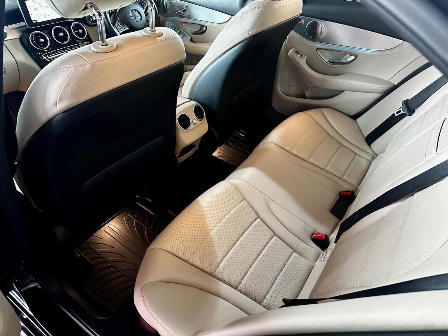 Used Mercedes-Benz C Class 2015 for sale - 76988958: Photo 45