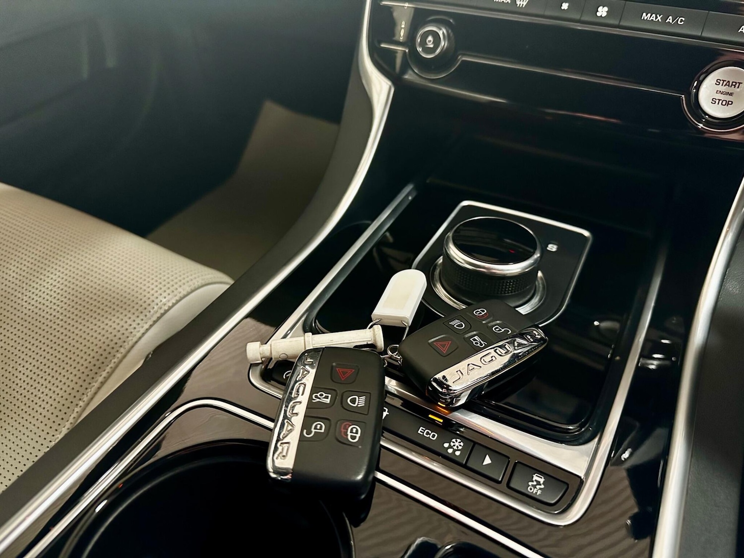 Used Jaguar XE 2017 for sale - 76360089: Photo 15