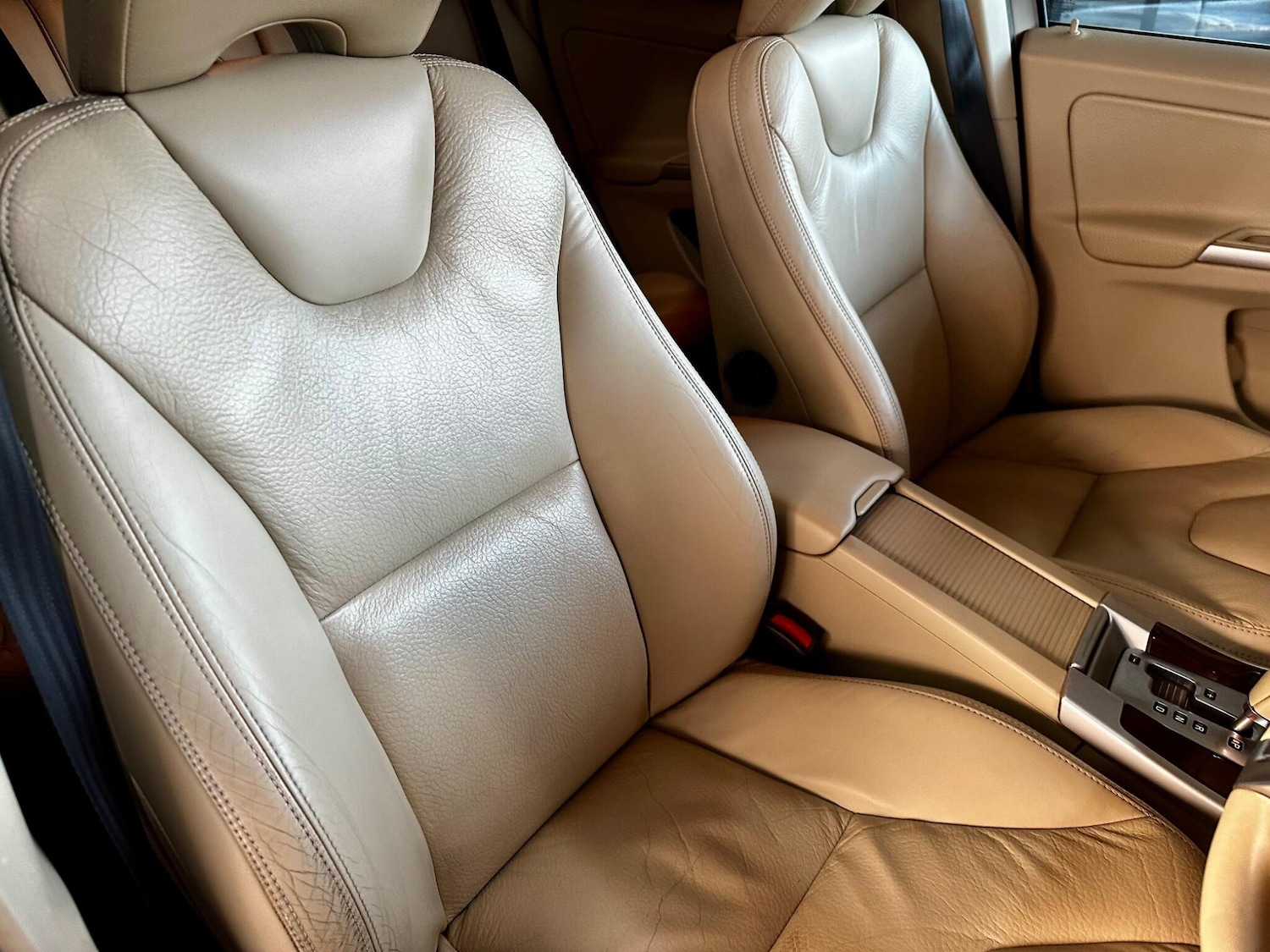 Used Volvo XC60 2010 for sale - 76246950: Photo 11