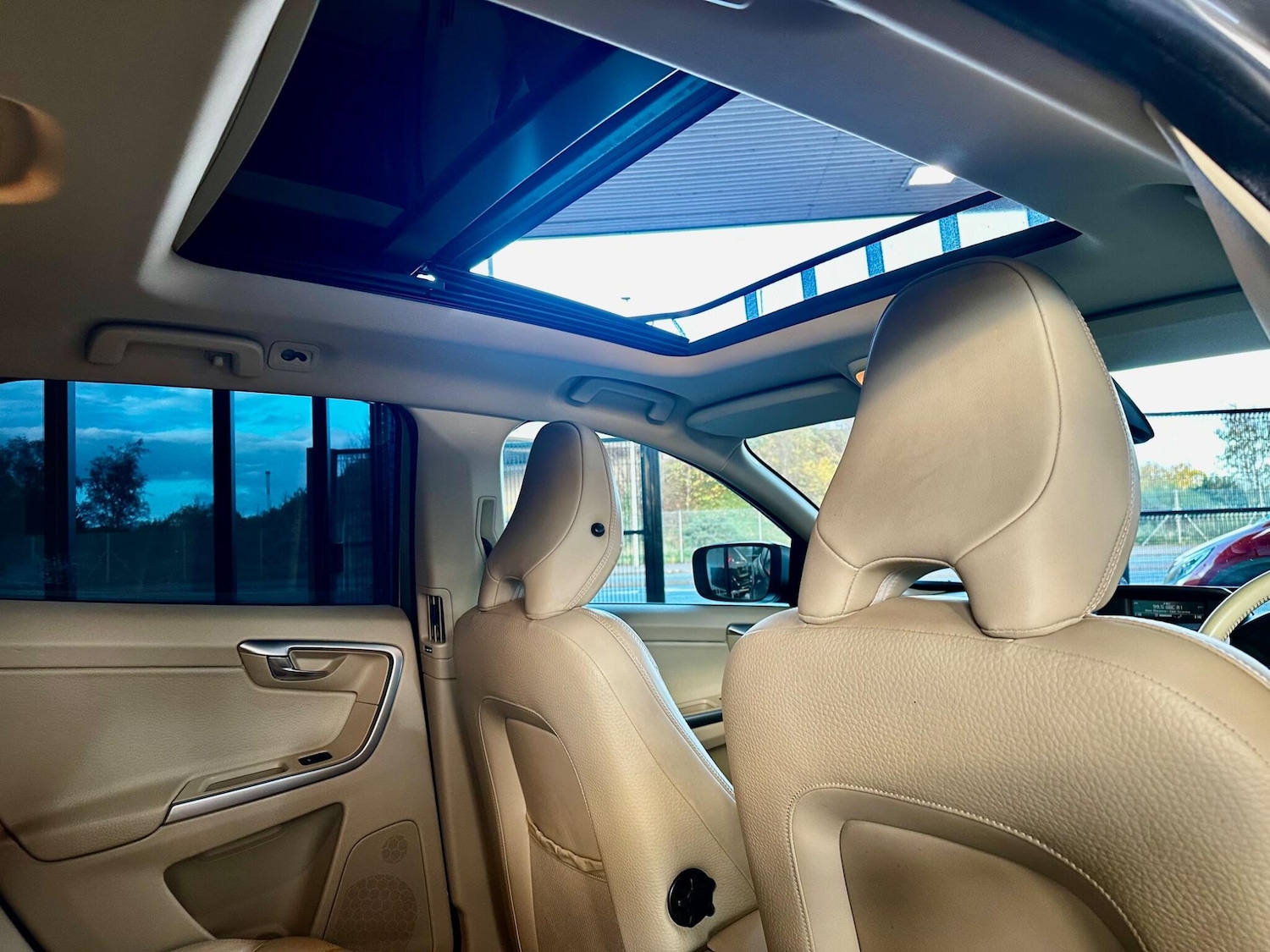 Used Volvo XC60 2010 for sale - 76246950: Photo 13