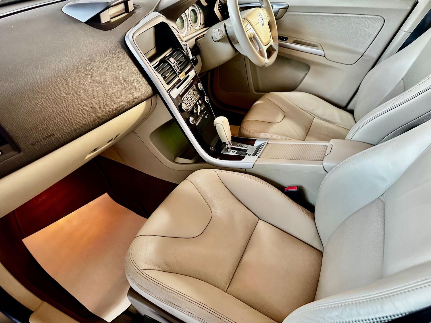 Used Volvo XC60 2010 for sale - 76246950: Photo 32