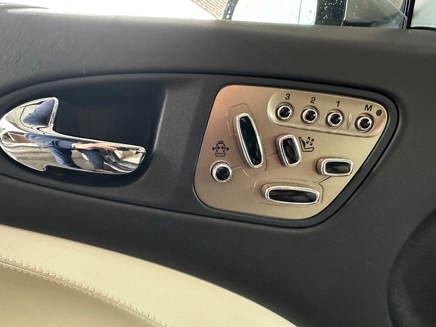 Used Jaguar XK 2011 for sale - 76167460: Photo 46