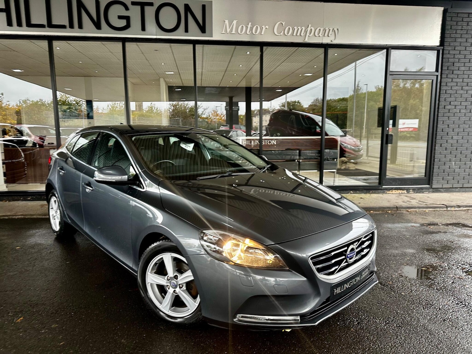 Used Volvo V40 2014 for sale - 76158830: Photo 2