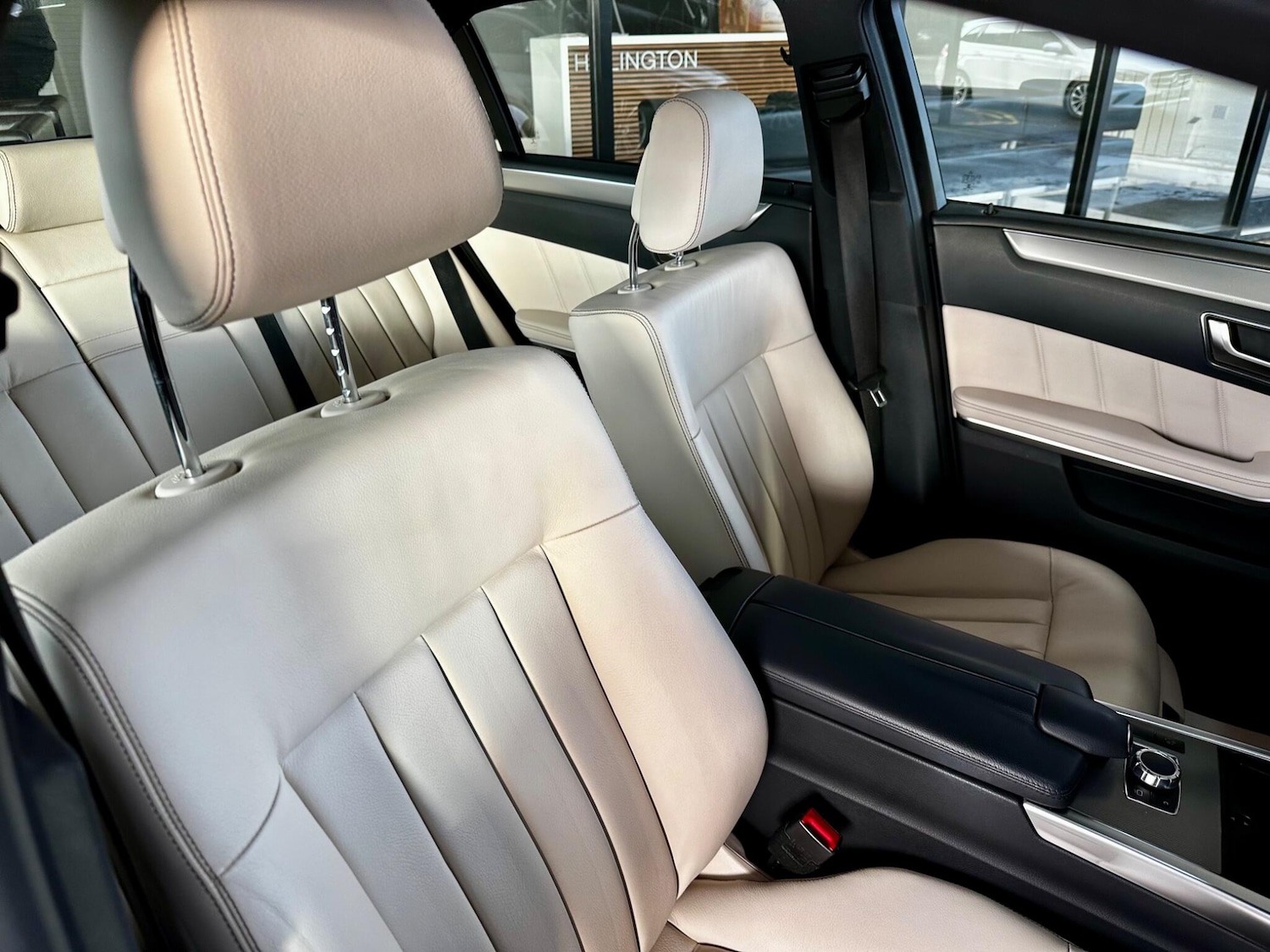 Used Mercedes-Benz E Class 2015 for sale - 76742628: Photo 36