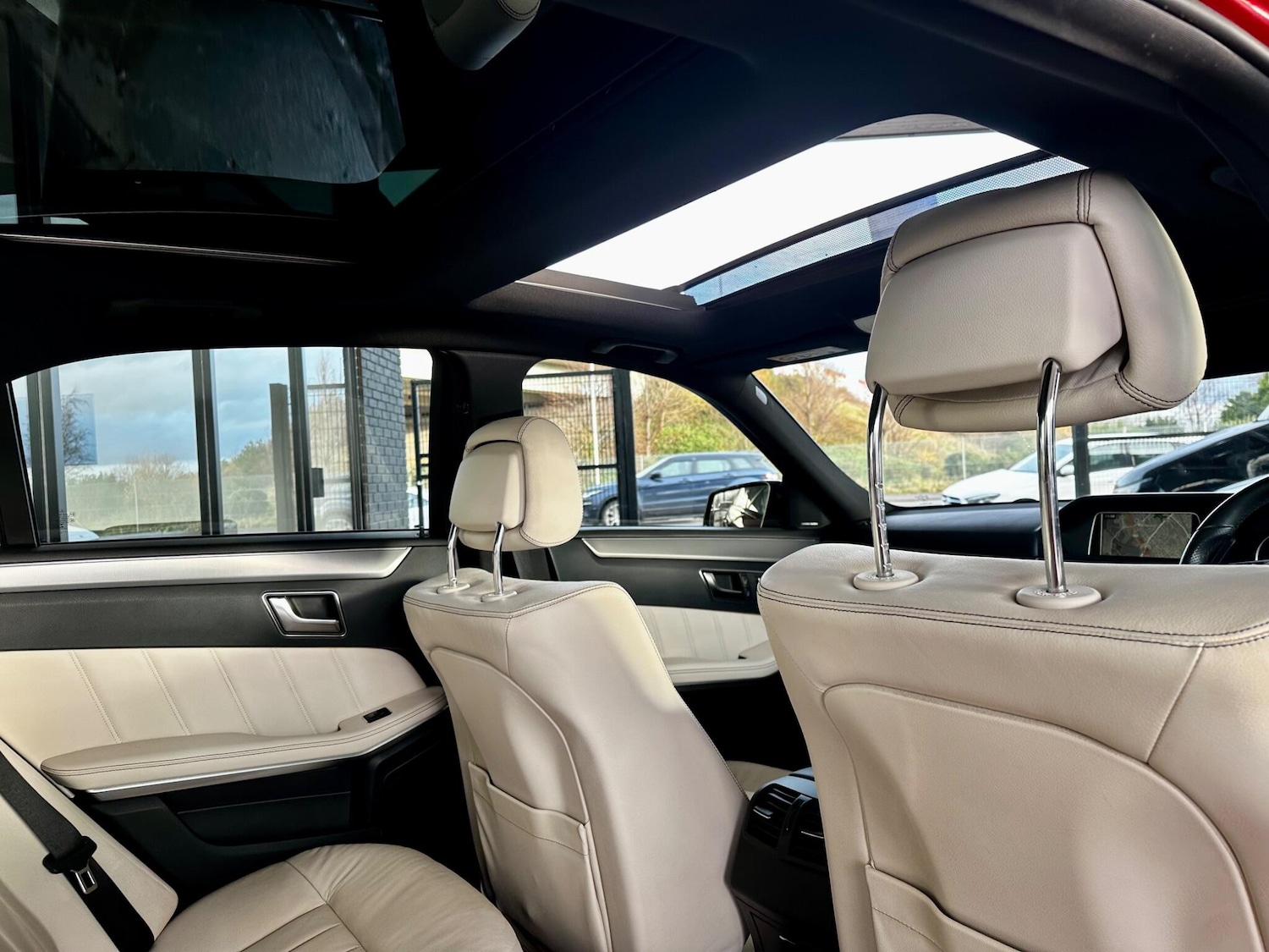 Used Mercedes-Benz E Class 2015 for sale - 76742628: Photo 38