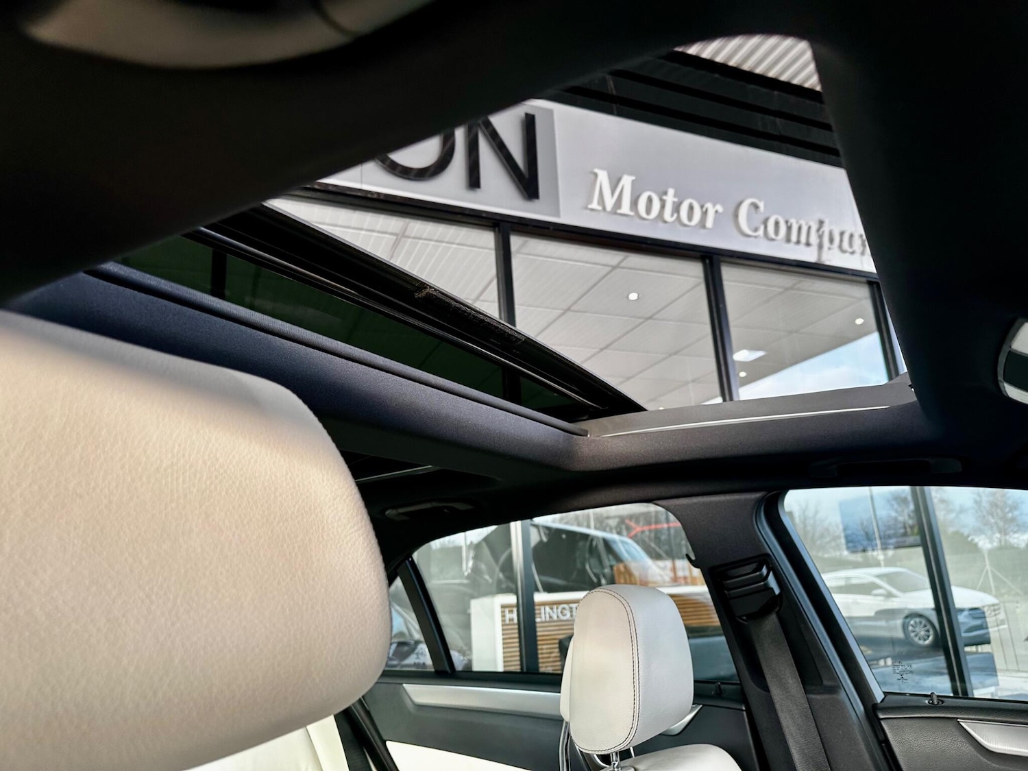 Used Mercedes-Benz E Class 2015 for sale - 76742628: Photo 40