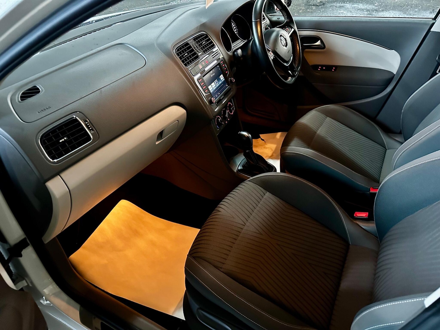 Used Volkswagen Polo 2015 for sale - 76562130: Photo 26