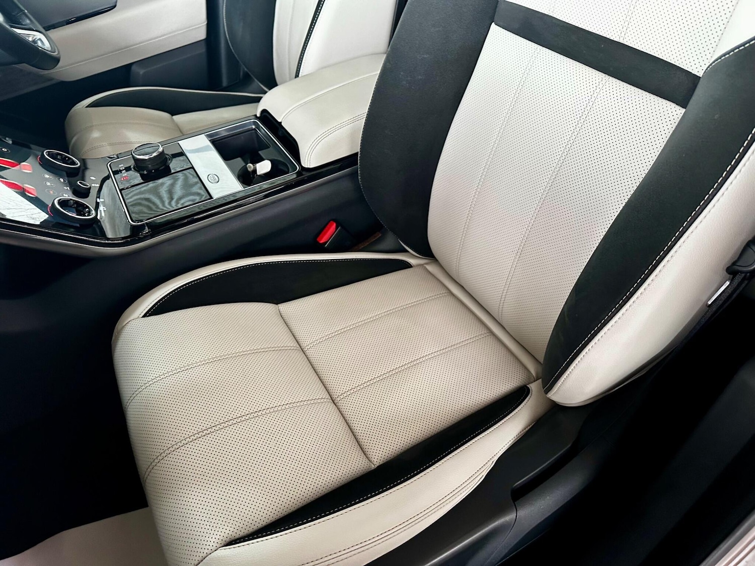 Used Land Rover Range Rover Velar 2018 for sale - 77411284: Photo 43