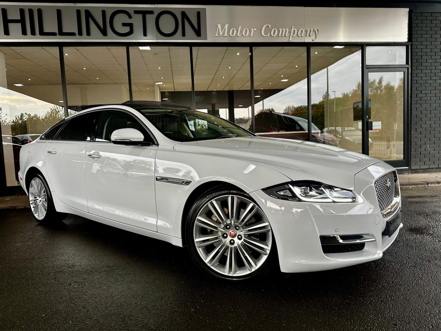 Used Jaguar XJ 2016 for sale - 76314672: Photo 3