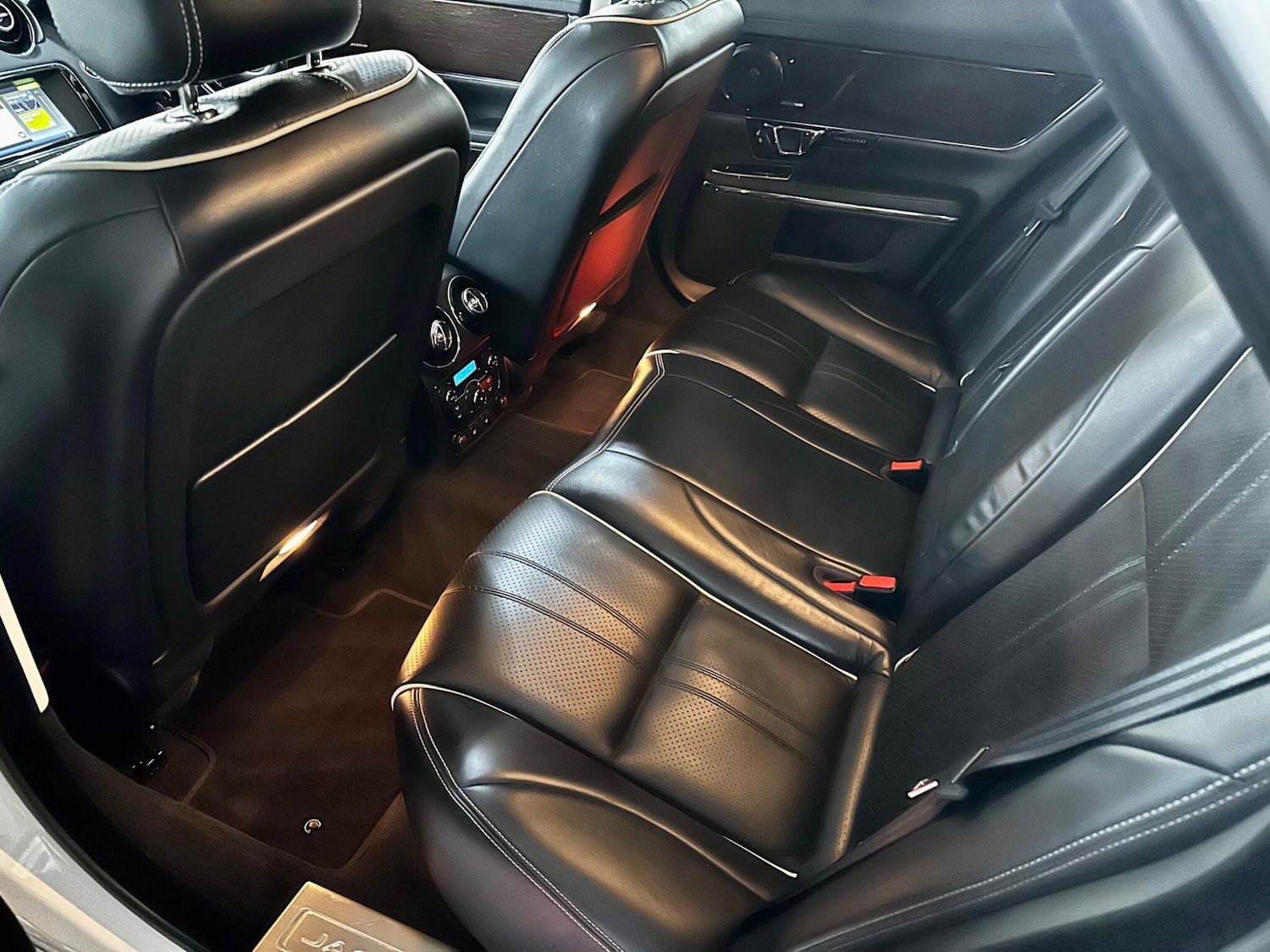 Used Jaguar XJ 2016 for sale - 76314672: Photo 34