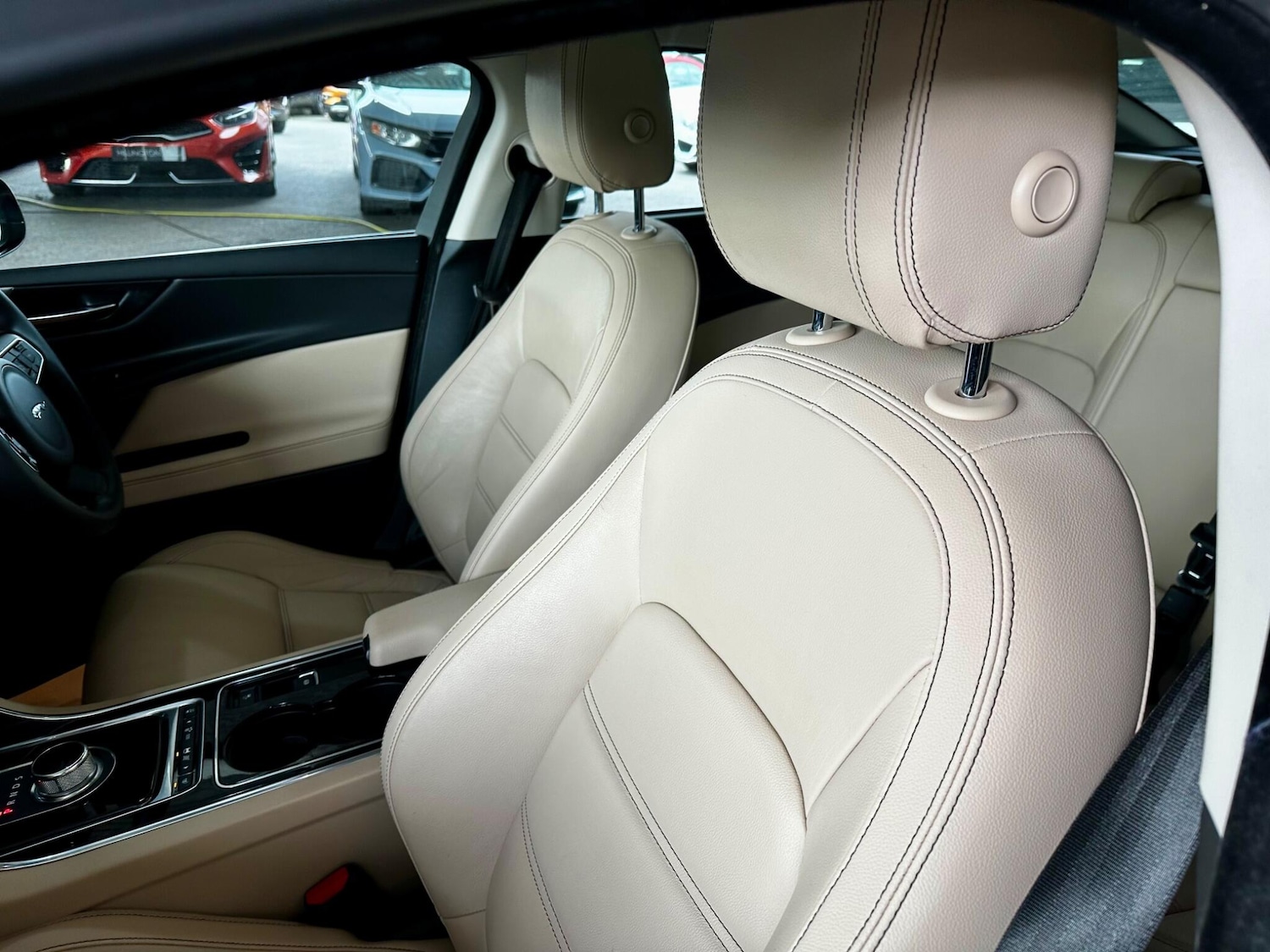 Used Jaguar XE 2015 for sale - 76137689: Photo 11