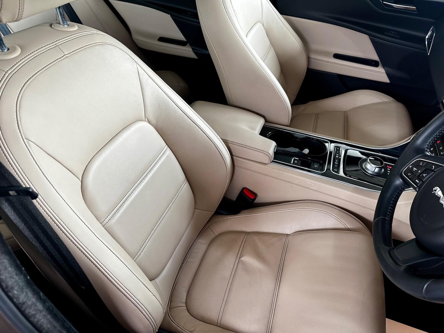 Used Jaguar XE 2015 for sale - 76137689: Photo 14