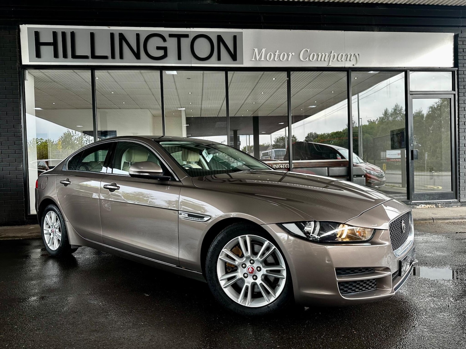 Used Jaguar XE 2015 for sale - 76137689: Photo 3