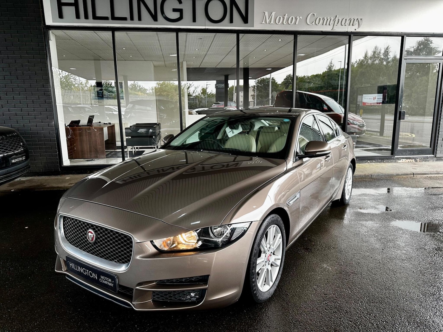 Used Jaguar XE 2015 for sale - 76137689: Photo 4
