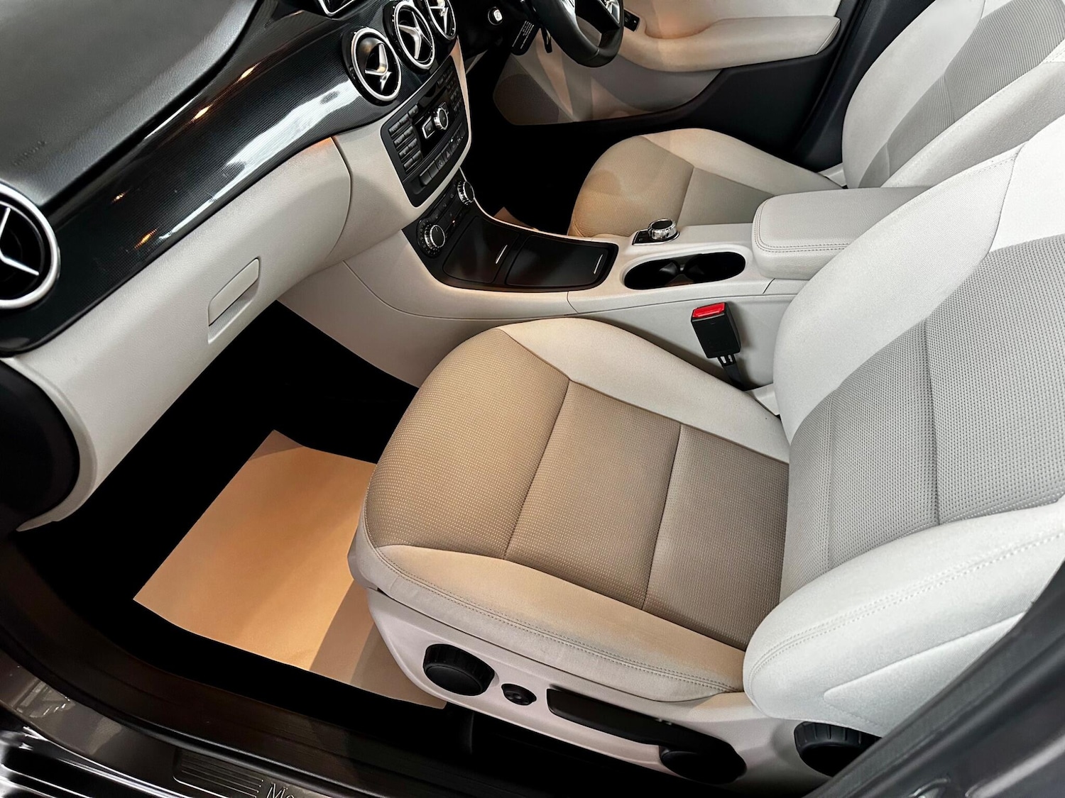 Used Mercedes-Benz B Class 2014 for sale - 77468372: Photo 43