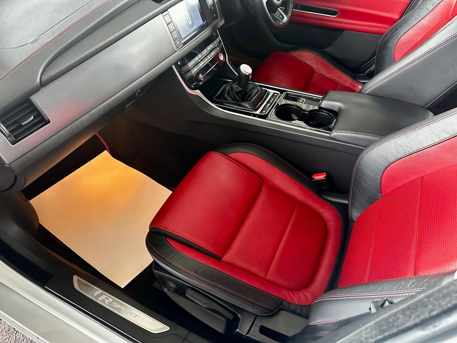 Used Jaguar XF 2017 for sale - 77637592: Photo 32