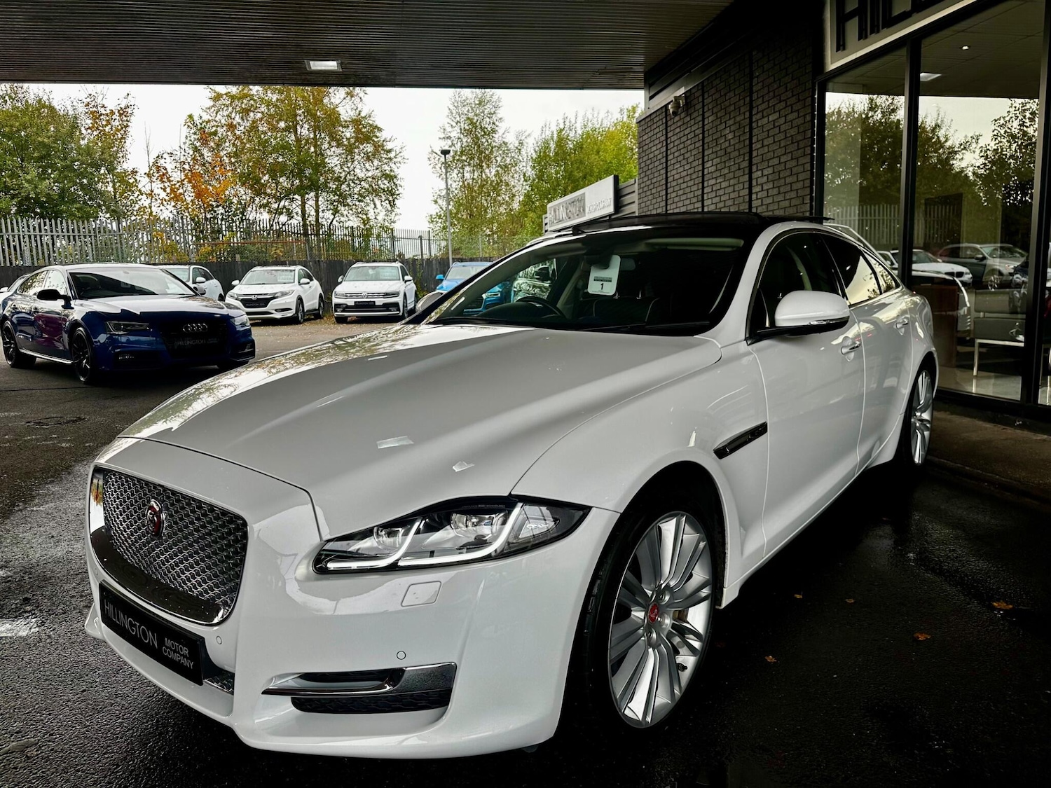 Used Jaguar XJ 2016 for sale - 76995263: Photo 2
